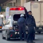 🚨故障したトラックの対応をするパトカー🚨警察官🚨レッカー車🚨