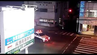 パトカー　緊急走行