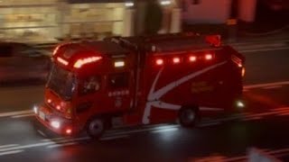 消防車2台　緊急走行