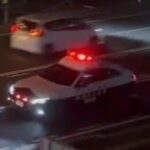 パトカー2台　緊急走行