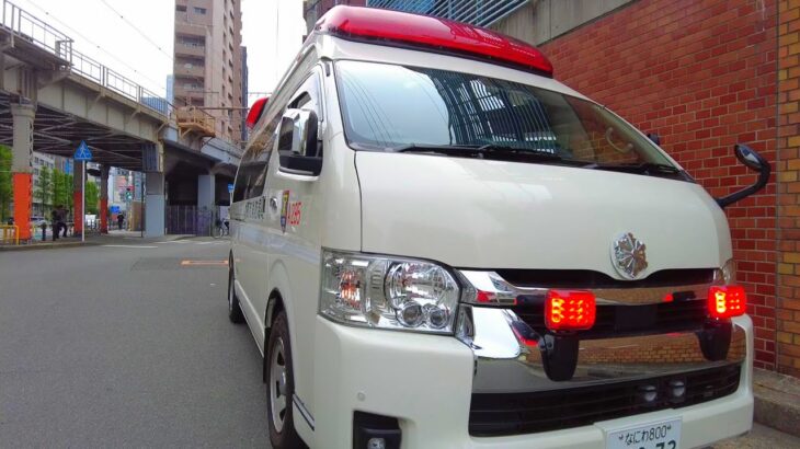 中崎町駅から緊急走行を開始する救急車295 | 大阪市消防局