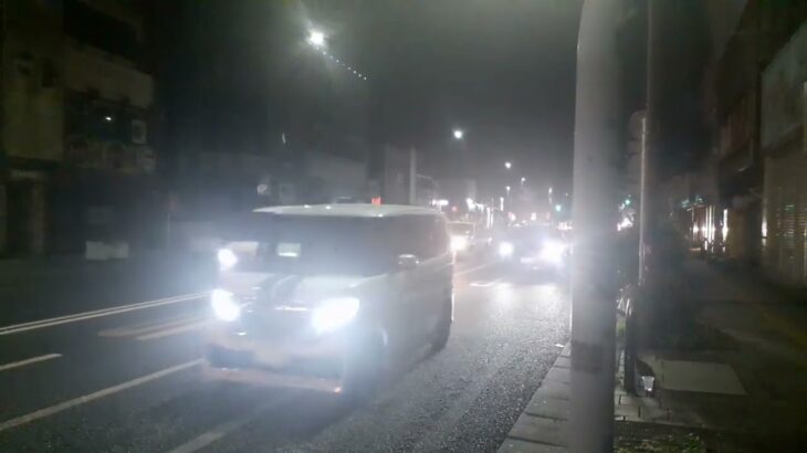 沖縄市国道330号那覇向け　トヨタ220系クラウンパトカー緊急走行