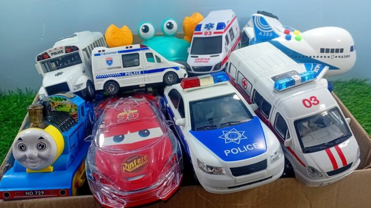 救急車とバスのミニカーが走る! サイレンあり! 緊急走行テスト! Ambulance and bus miniature cars run! Emergency driving test!