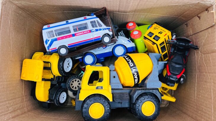 救急車のミニカーが走ります。坂道走行☆緊急走行｜Ambulance minicar runs in an emergency