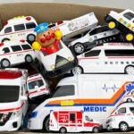 いろいろな救急車ミニカーが木の坂道を緊急走行！止まらずに走る☆ |Ambulance toy cars emergency driving on wooden slopes! Running fast
