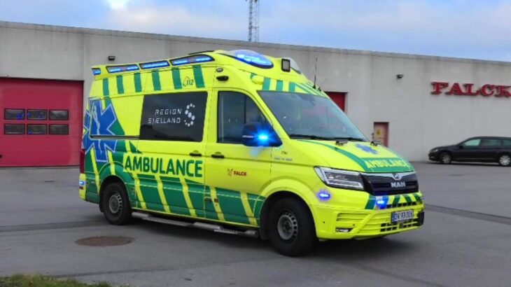 FALCK KORSØR  (AMBULANCE 3785) i udrykning rettungswagen auf Einsatzfahrt 緊急走行 救急車