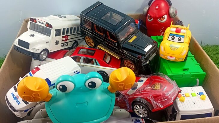 坂道走る! パトカーのミニカーで緊急走行テスト! Slope Running! Emergency driving test with a miniature police car 🚓🚑