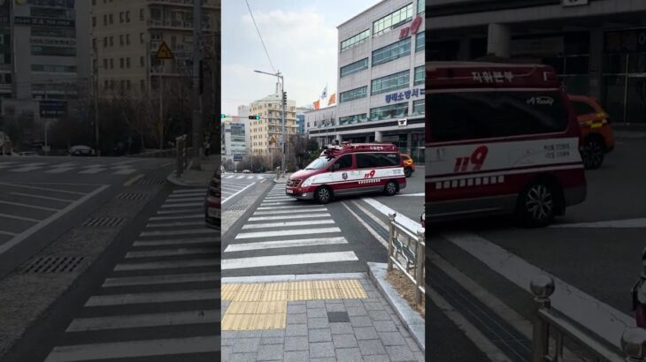 釜山の東萊(ドンレ)消防署所属の指揮車(旧型)緊急出動#緊急出動 #緊急車両 #韓国 #釜山 #消防署 #緊急走行 #消防車 #korea #firefighter #119 #긴급출동 #소방서