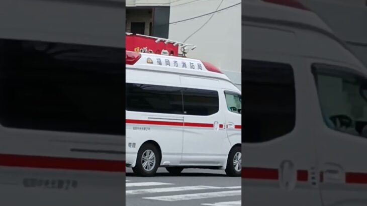 変形ビーコンで緊急走行する南本署救急隊#福岡市消防局 #shorts #緊急走行 #救急車