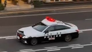 パトカー　緊急走行