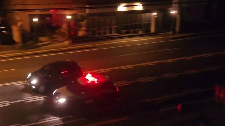 パトカー　緊急走行