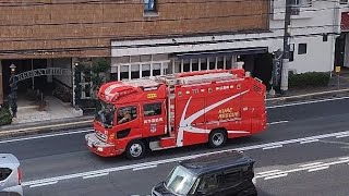 消防車2台　緊急走行