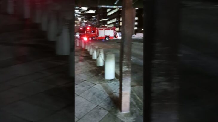 国際センター駅近くの交差点を緊急走行する消防車🚒　2026年2月6日
