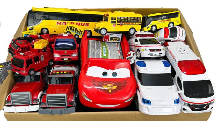 走る走る、救急車＆消防車＆バスのミニカー☆緊急走行テスト☆坂道走る☆サイレンあり| Ambulance & Fire Truck minicars dash down emergency slope!