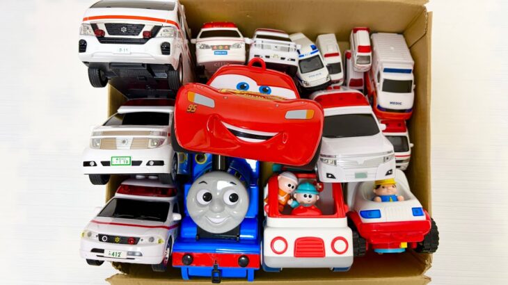 救急車のミニカーのおもちゃが緊急走行！サウンド有りで坂道走る！Ambulance Mini Toy Cars on an Emergency Run! With Sound