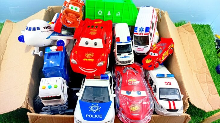 救急車のミニカーが走る。坂道緊急走行テスト。サイレンあり☆ Ambulance mini car run. Slope emergency driving test! There is a siren