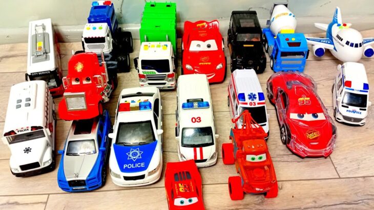 救急車のミニカーが走ります。サイレンありで坂道走行☆緊急走行| Ambulance minicarruns in an emergency with sirens