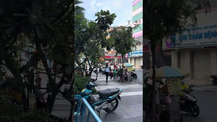 ベトナム・ホーチミンの救急搬送車 サイゴンの街を駆け抜ける緊急車両 Emergency Ambulance in Ho Chi Minh City, Vietnam Saigon
