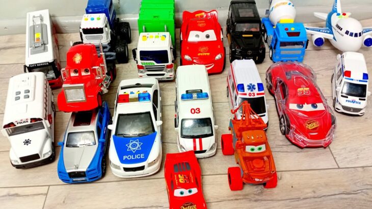 パトカーのミニカーが走ります。サイレンありで坂道走行☆緊急走行Police car miniatures are running! Emergency slope driving test! 5:08