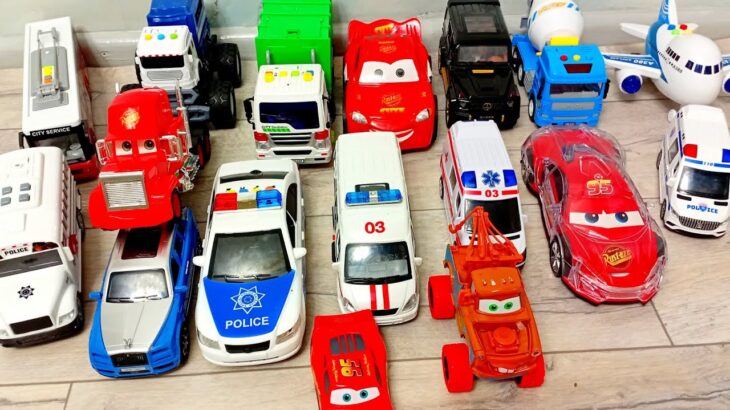 救急車のミニカーとオモシロおもちゃが坂道走る★走行テスト! Toy Ambulance Cars & Driving Test Fun Toys Race Down a Slope