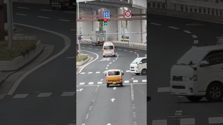 🚨Uターン🚨緊急走行🚨救急車🚨響き渡るサイレン🚨　#救急車 #shorts #shortvideo #short