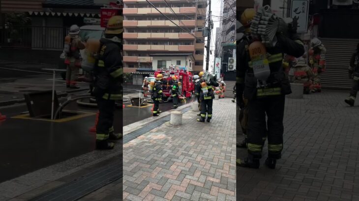 消防車　火事！！！緊急出動！！救急車 #消防 #消防車 #消防車両 #緊急車 #緊急車両 #ambulance#tokyo#緊急走行#shortvideo #shinjuku #shorts