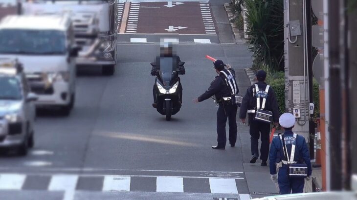 【もはや滅茶苦茶に見える取締り…】空いているバス専用レーンを我が物顔で走行したアウディ・カローラ・フォルクスワーゲン・軽貨物・スクーター・大型トラックを一斉検挙の瞬間！！！