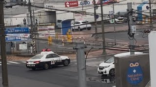 パトカー　緊急走行