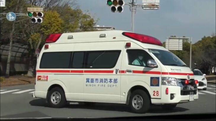 🚨響き渡るサイレン🚨交差点を緊急走行🚨救急車🚨二連発🚨　#救急車