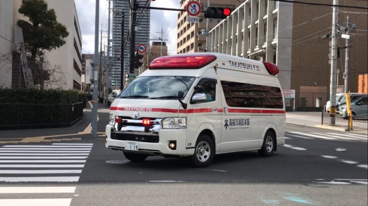 【緊急走行】大阪医大病院から緊急走行を開始した救急車。高槻市消防本部　五領救急隊