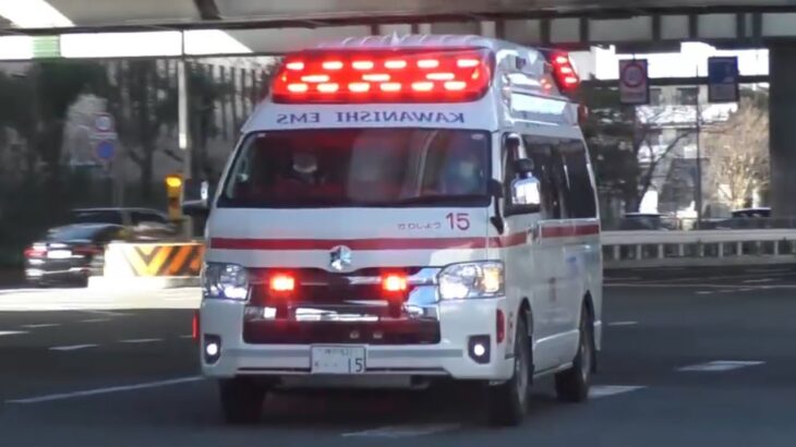 🚨新型救急車❓珍しい光り方をする赤色灯🚨　#救急車