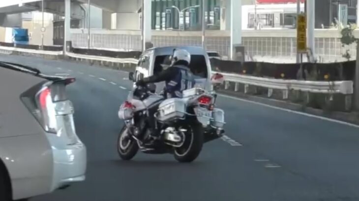 🚨激レアな瞬間🚨白バイと救急車の緊急走行が交錯🚨　#白バイ #救急車