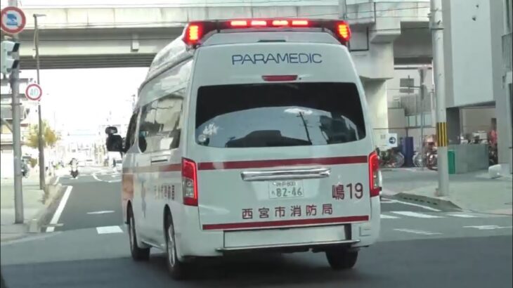 🚨交差点を緊急走行🚨救急車🚨2連発🚨響き渡るサイレン🚨　#救急車