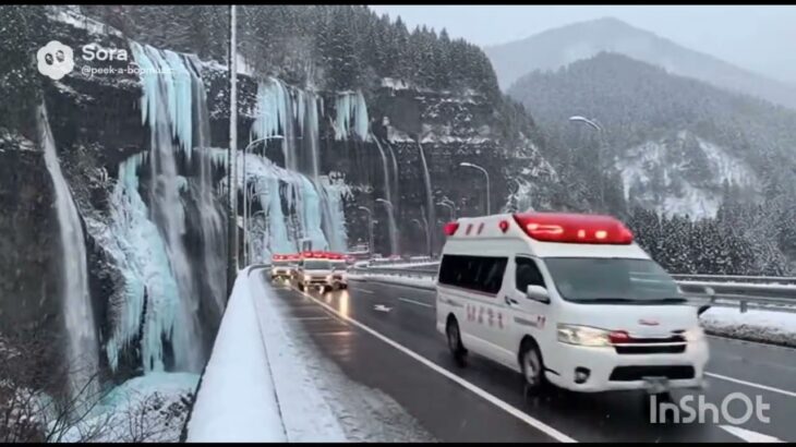 【AI動画】救急車が色んな場所を走ります　“[AI Video] An Ambulance Driving Through Various Places”