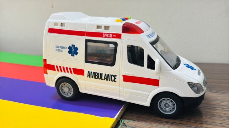 救急車のミニカー走る☆緊急走行テスト☆坂道走る｜ Ambulance miniature car runs! Emergensy driving test