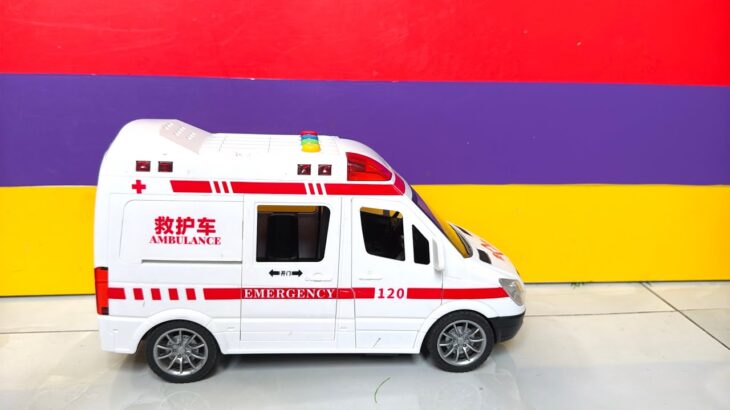 救急車のミニカー走る☆緊急走行テスト☆坂道走る｜ Ambulance miniature car runs! Emergensy driving test