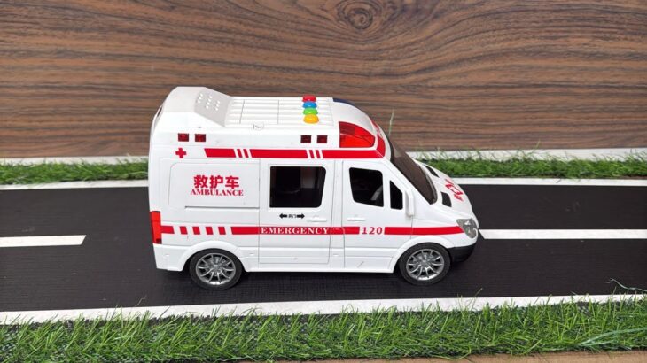 救急車のミニカー走る☆緊急走行テスト☆坂道走る｜ Ambulance miniature car runs! Emergensy driving test