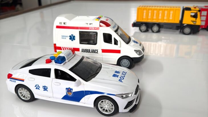救急車のミニカー走る☆緊急走行テスト☆坂道走る｜ Ambulance miniature car runs! Emergensy driving test