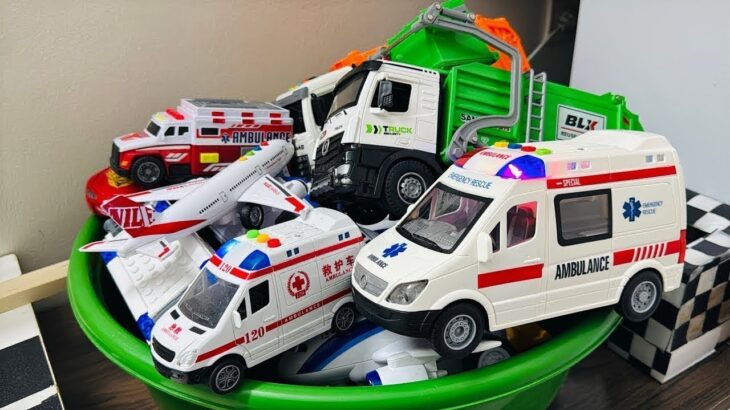 救急車のミニカー走る☆緊急走行テスト☆坂道走る｜ Ambulance miniature car runs! Emergensy driving test