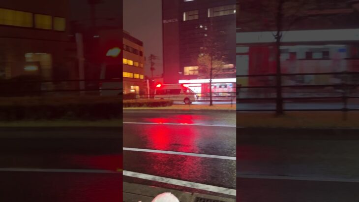 救急車 #消防 #消防車 #消防車両 #緊急車 #緊急車両 #緊急出動#特殊#Ambulance#shorts#緊急走行#サイレン#119#110#はたらくくるま#大雨