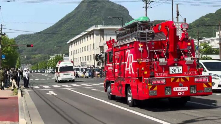 香川県　善通寺消防本部の救急車と救助工作車の緊急走行#緊急走行 #消防車#救急車 #Japanese #火災予防にご協力を