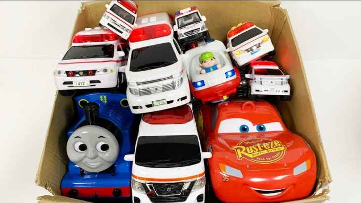 救急車のミニカーが走る! 緊急車両 坂道 サイレン音☆Miniature ambulance car running! Emergency vehicle hill siren sound