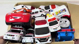 救急車のミニカーが走る! 緊急車両 坂道 サイレン音☆Miniature ambulance car running! Emergency vehicle hill siren sound