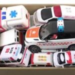 救急車のミニカーが走る! 緊急車両 坂道 サイレン音☆Miniature ambulance car running! Emergency vehicle hill siren sound