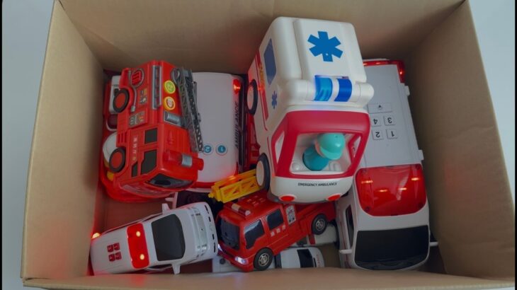 サイレンON！🚨 救急車と消防車のミニカーが坂道を緊急走行！はたらくくるま走行テスト