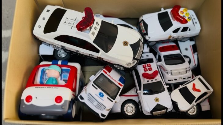 🚨パトカーと救急車が坂道を緊急走行！ミニカー大量レビュー Police & Ambulance Toy Cars Down the Hill!