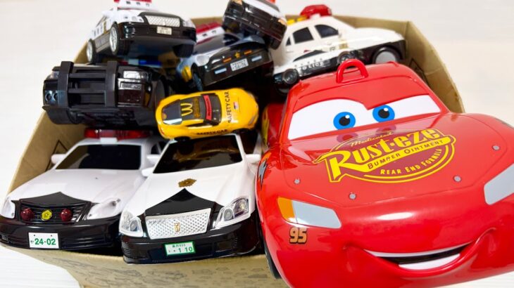 パトカーミニカーをチェック！坂道を緊急走行！Police Minicar Check! Emergency Run Down the Slope!