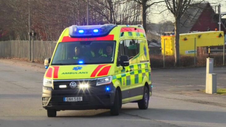 premedic YSTAD (AMBULANS 9230) i utryckning rettungswagen auf Einsatzfahrt 緊急走行 救急車