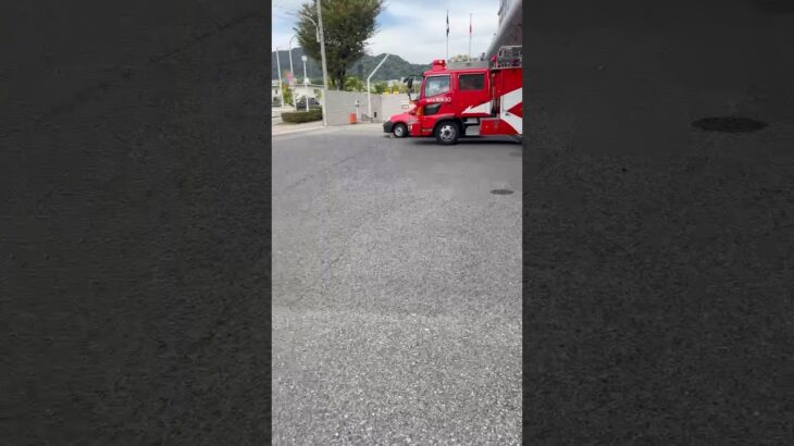 【緊急走行】長田方面特別救助隊、緊急走行！【神戸市消防局】#shorts  #ショート #消防署 #消防車 #fire #firefighter #サイレン#救急車 #救急 #はしご車