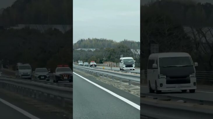🚨高速道路を走行するパトカー🚨三重県警🚨赤色灯🚨　#パトカー #三重県警 #shorts #shortsfeed #shortvideo